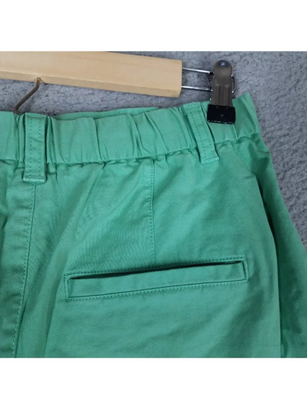 NEW GAP Chino Shorts Women's 4 Khaki Green Pleated Elastic Waist Casual Comfort